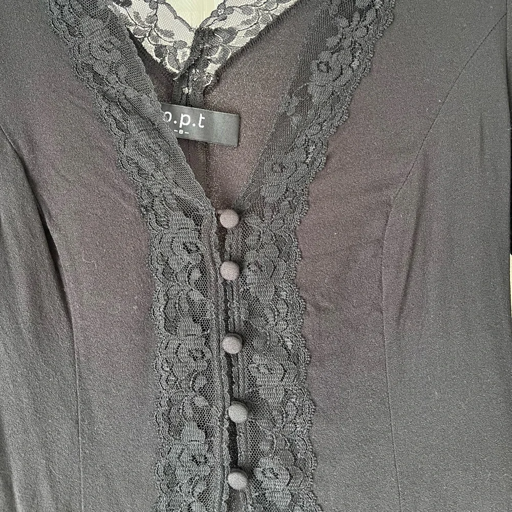 Few Moda Black Lace Trim Top - Picture 2 of 2